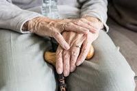 стари хора с ортопедични проблеми - 37789 варианти